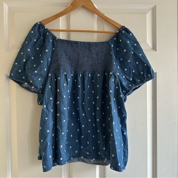 Old Navy Women's XXL Smocked Yoke Floral Embroidered Chambray Top Denim Boho - Picture 7 of 8